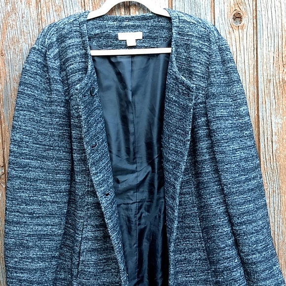 Modest tweed jacket. - Picture 5 of 12